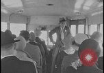 Immagine di Viste della Ford Rouge piante da all'interno di un bus turistico Dearborn Michigan USA, 1928, secondo 32 filmato di repertorio 65675078276