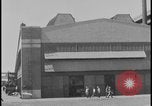 Immagine di Viste della Ford Rouge piante da all'interno di un bus turistico Dearborn Michigan USA, 1928, secondo 34 filmato di repertorio 65675078276