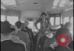 Immagine di Viste della Ford Rouge piante da all'interno di un bus turistico Dearborn Michigan USA, 1928, secondo 43 filmato di repertorio 65675078276