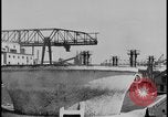 Immagine di Viste della Ford Rouge piante da all'interno di un bus turistico Dearborn Michigan USA, 1928, secondo 59 filmato di repertorio 65675078276