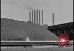 Image Production de coke et de l'engrais à l'usine Ford de Rouge Dearborn Michigan USA, 1928, de la seconde 6 séquences d'archives historiques vidéo 65675078278