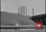 Image Production de coke et de l'engrais à l'usine Ford de Rouge Dearborn Michigan USA, 1928, de la seconde 9 séquences d'archives historiques vidéo 65675078278