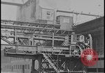 Image Production de coke et de l'engrais à l'usine Ford de Rouge Dearborn Michigan USA, 1928, de la seconde 22 séquences d'archives historiques vidéo 65675078278