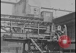 Image Production de coke et de l'engrais à l'usine Ford de Rouge Dearborn Michigan USA, 1928, de la seconde 25 séquences d'archives historiques vidéo 65675078278