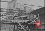 Image Production de coke et de l'engrais à l'usine Ford de Rouge Dearborn Michigan USA, 1928, de la seconde 28 séquences d'archives historiques vidéo 65675078278