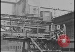 Image Production de coke et de l'engrais à l'usine Ford de Rouge Dearborn Michigan USA, 1928, de la seconde 29 séquences d'archives historiques vidéo 65675078278