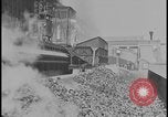 Image Production de coke et de l'engrais à l'usine Ford de Rouge Dearborn Michigan USA, 1928, de la seconde 31 séquences d'archives historiques vidéo 65675078278