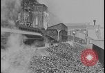 Image Production de coke et de l'engrais à l'usine Ford de Rouge Dearborn Michigan USA, 1928, de la seconde 32 séquences d'archives historiques vidéo 65675078278