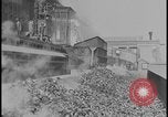 Image Production de coke et de l'engrais à l'usine Ford de Rouge Dearborn Michigan USA, 1928, de la seconde 33 séquences d'archives historiques vidéo 65675078278