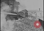 Image Production de coke et de l'engrais à l'usine Ford de Rouge Dearborn Michigan USA, 1928, de la seconde 34 séquences d'archives historiques vidéo 65675078278