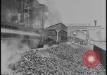 Image Production de coke et de l'engrais à l'usine Ford de Rouge Dearborn Michigan USA, 1928, de la seconde 35 séquences d'archives historiques vidéo 65675078278