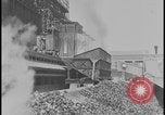 Image Production de coke et de l'engrais à l'usine Ford de Rouge Dearborn Michigan USA, 1928, de la seconde 40 séquences d'archives historiques vidéo 65675078278