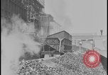 Image Production de coke et de l'engrais à l'usine Ford de Rouge Dearborn Michigan USA, 1928, de la seconde 41 séquences d'archives historiques vidéo 65675078278