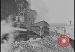 Image Production de coke et de l'engrais à l'usine Ford de Rouge Dearborn Michigan USA, 1928, de la seconde 43 séquences d'archives historiques vidéo 65675078278