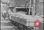 Image Ford Motor Company mine de charbon dans le Kentucky Dearborn Michigan USA, 1928, de la seconde 21 séquences d'archives historiques vidéo 65675078279
