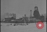 Image Ford Motor Company mine de minerai de fer dans la neige de l'hiver Dearborn Michigan USA, 1928, de la seconde 4 séquences d'archives historiques vidéo 65675078280