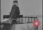 Image Ford Motor Company mine de minerai de fer dans la neige de l'hiver Dearborn Michigan USA, 1928, de la seconde 7 séquences d'archives historiques vidéo 65675078280