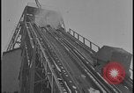 Image Ford Motor Company mine de minerai de fer dans la neige de l'hiver Dearborn Michigan USA, 1928, de la seconde 9 séquences d'archives historiques vidéo 65675078280