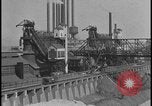 Image Ford Motor Company mine de minerai de fer dans la neige de l'hiver Dearborn Michigan USA, 1928, de la seconde 53 séquences d'archives historiques vidéo 65675078280