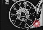 Image spoke wheel assembly Dearborn Michigan USA, 1928, de la seconde 12 séquences d'archives historiques vidéo 65675078291