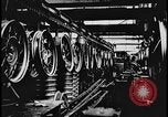 Image spoke wheel assembly Dearborn Michigan USA, 1928, de la seconde 14 séquences d'archives historiques vidéo 65675078291