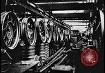 Image spoke wheel assembly Dearborn Michigan USA, 1928, de la seconde 15 séquences d'archives historiques vidéo 65675078291