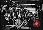 Image spoke wheel assembly Dearborn Michigan USA, 1928, de la seconde 18 séquences d'archives historiques vidéo 65675078291