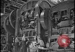 Image Ford factory car panel press machines Dearborn Michigan USA, 1928, de la seconde 9 séquences d'archives historiques vidéo 65675078292