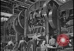 Image Ford factory car panel press machines Dearborn Michigan USA, 1928, de la seconde 12 séquences d'archives historiques vidéo 65675078292