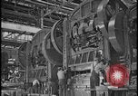 Image Ford factory car panel press machines Dearborn Michigan USA, 1928, de la seconde 16 séquences d'archives historiques vidéo 65675078292