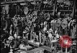 Image Ford factory car panel press machines Dearborn Michigan USA, 1928, de la seconde 28 séquences d'archives historiques vidéo 65675078292