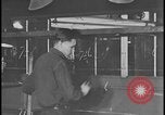 Image Le nettoyage et l'assemblage automobile Dearborn Michigan USA, 1928, de la seconde 29 séquences d'archives historiques vidéo 65675078294