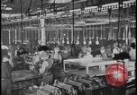 Image Le nettoyage et l'assemblage automobile Dearborn Michigan USA, 1928, de la seconde 36 séquences d'archives historiques vidéo 65675078294
