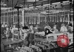 Image Le nettoyage et l'assemblage automobile Dearborn Michigan USA, 1928, de la seconde 39 séquences d'archives historiques vidéo 65675078294