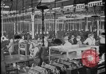 Image Le nettoyage et l'assemblage automobile Dearborn Michigan USA, 1928, de la seconde 40 séquences d'archives historiques vidéo 65675078294
