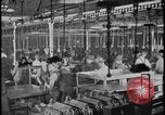 Image Le nettoyage et l'assemblage automobile Dearborn Michigan USA, 1928, de la seconde 41 séquences d'archives historiques vidéo 65675078294