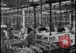 Image Le nettoyage et l'assemblage automobile Dearborn Michigan USA, 1928, de la seconde 46 séquences d'archives historiques vidéo 65675078294