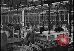 Image Le nettoyage et l'assemblage automobile Dearborn Michigan USA, 1928, de la seconde 47 séquences d'archives historiques vidéo 65675078294