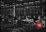Image Le nettoyage et l'assemblage automobile Dearborn Michigan USA, 1928, de la seconde 48 séquences d'archives historiques vidéo 65675078294