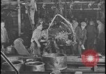 Image Le nettoyage et l'assemblage automobile Dearborn Michigan USA, 1928, de la seconde 52 séquences d'archives historiques vidéo 65675078294