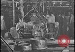 Image Le nettoyage et l'assemblage automobile Dearborn Michigan USA, 1928, de la seconde 54 séquences d'archives historiques vidéo 65675078294