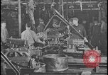 Image Le nettoyage et l'assemblage automobile Dearborn Michigan USA, 1928, de la seconde 58 séquences d'archives historiques vidéo 65675078294