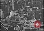 Image Le nettoyage et l'assemblage automobile Dearborn Michigan USA, 1928, de la seconde 61 séquences d'archives historiques vidéo 65675078294
