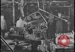 Image Le nettoyage et l'assemblage automobile Dearborn Michigan USA, 1928, de la seconde 62 séquences d'archives historiques vidéo 65675078294