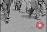 Standbild Ford workers jam pedestrian bridges and roadways Dearborn Michigan USA, 1928, aus Sekunde 1 historischem Filmmaterial Videoclip 65675078295