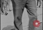 Standbild Ford workers jam pedestrian bridges and roadways Dearborn Michigan USA, 1928, aus Sekunde 11 historischem Filmmaterial Videoclip 65675078295