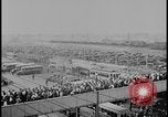 Standbild Ford workers jam pedestrian bridges and roadways Dearborn Michigan USA, 1928, aus Sekunde 20 historischem Filmmaterial Videoclip 65675078295