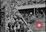Standbild Ford workers jam pedestrian bridges and roadways Dearborn Michigan USA, 1928, aus Sekunde 38 historischem Filmmaterial Videoclip 65675078295