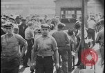Standbild Ford workers jam pedestrian bridges and roadways Dearborn Michigan USA, 1928, aus Sekunde 52 historischem Filmmaterial Videoclip 65675078295