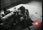 Image Officier allemand corps brûlés Berlin Allemagne, 1945, de la seconde 10 séquences d'archives historiques vidéo 65675078308